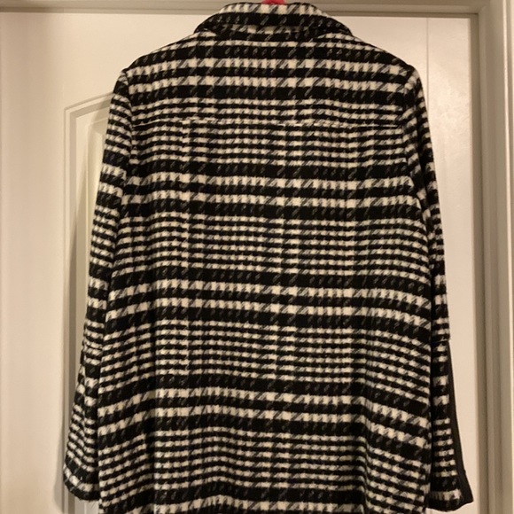 Black and White herringbone 3/4 jacket. - Picture 8 of 9